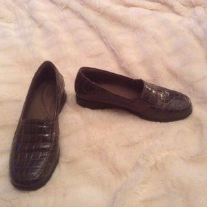 Clarks croc patent brown loafer 8.5